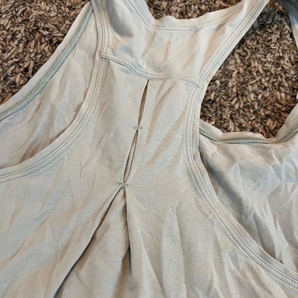 Lululemon twist back racerback super soft light gray tanktop size 4 - Picture 3 of 4